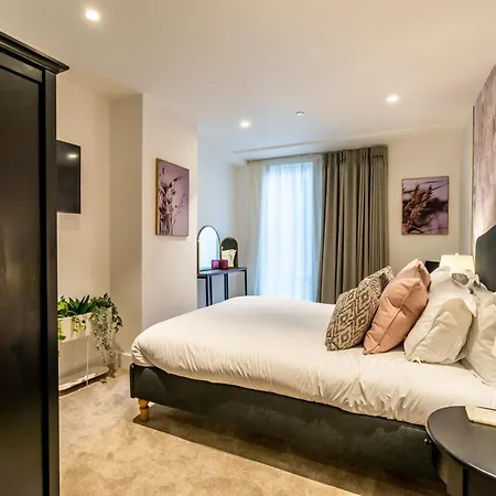 112 @ Ryedale House *