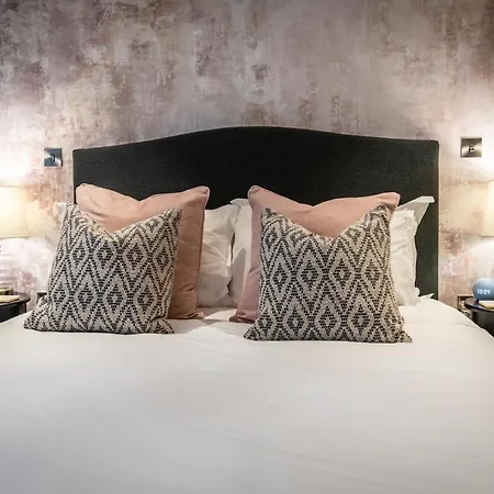 112 @ Ryedale House *